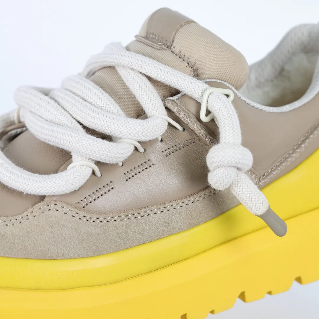 Copy price 💰700 Core recommendation Good price In recent years, uug has launched a series of styles that are partially geared towards the preferences of young consumers and have also moved to the forefront of fashion trends. Shoe body material Water-repellent coated suede upper 17 mm UGGPURE™ implanted wool insole Lightweight non-slip comfortable rubber outsole Brand LOGO trademark Comes with a full set of packaging Size: 35 36 37 38 39 40 41 42 43 44 45